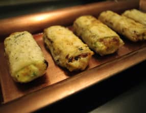 Nems croustillants poulet miel chèvre et épices