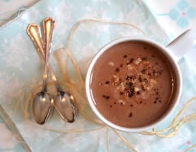 Chocolat chaud au lait de coco, lait d'avoine, noix de pécan