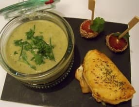 Crème de laitue, pomme d'amour aux graines sésames et petit feuilleté au chèvre