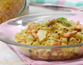 Ditalini comme un risotto au saumon, aux courgettes et aux épices