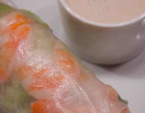 Rouleaux de printemps et sauce cacahuète, lait de coco