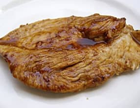 Escalopes de poulet marinées au miel et soja