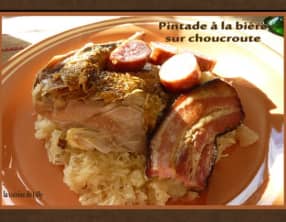 Pintade à la bière sur choucroute