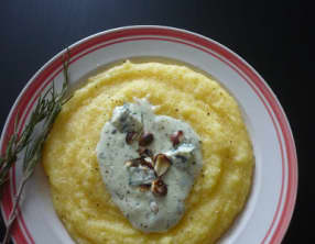 Polenta au Bleu d'Auvergne et aux noisettes