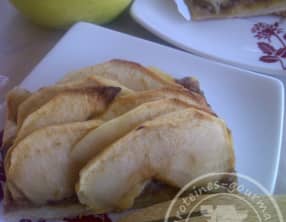 Tarte fine aux pommes sur compotée d’oignons