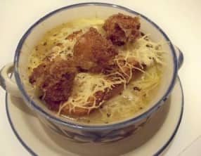 Soupe à l'oignon aux billes de Comté
