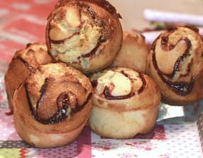 Petits gâteaux au miel et coulis de framboise
