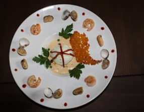 Ile Flottante au Chorizo, caramel de poivron et galette de riz safrané