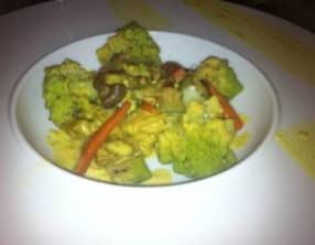 Echine de porc sauté aux épices avec poêlé de légumes