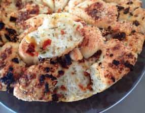 Monkey bread parmesan-ail-tomates séchées