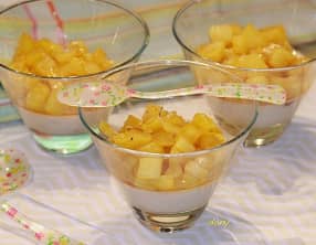 Panna cotta chocolat blanc à l'ananas flambé au rhum vieux