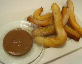 Churros parfumés au citron vert et à la pâte à tartiner
