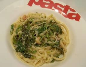 Linguine aux jeunes pousses de brocolis et petites crevettes