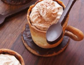 Vous mangerez bien une tasse de café ?