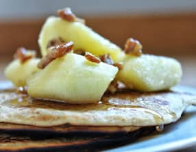 Pancakes aux pommes et sirop d'érable