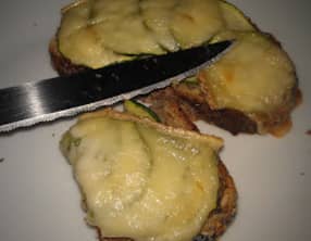 Tartines courgettes et tomme