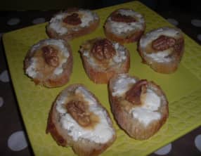 Toasts chèvre, miel et noix