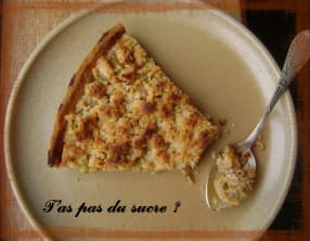 Tarte à la rhubarbe, noisettes et crumble