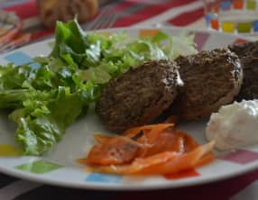 Galettes de lentilles vertes et sauce au chèvre frais