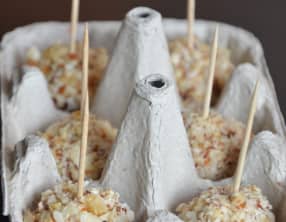 Truffes salées de chèvre et fruits secs