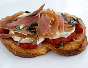 Bruschetta au chèvre et jambon de parme