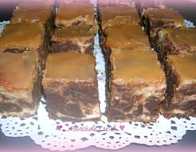 Brownie marbré cheesecake et nappage caramel au beurre salé
