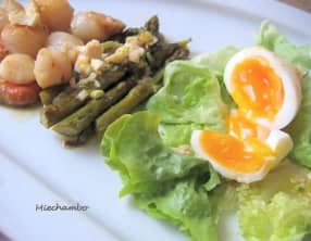 Noix de St Jacques Aux Asperges et Oeuf Mollet