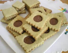 Sablés au thé matcha fourrés à la pâte à tartiner