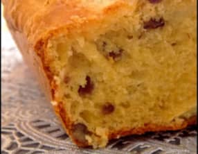 Cake au magret séché, chèvre et noix de pécan