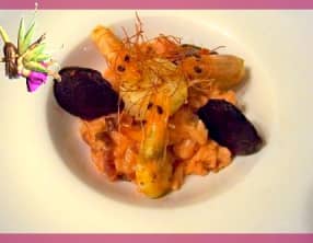 Risotto à la betterave, St Jacques et gambas snackées et croustillants de betterave