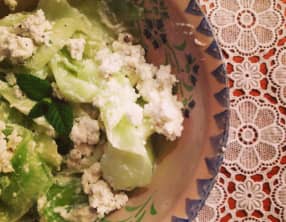 Salade de concombre au chèvre frais