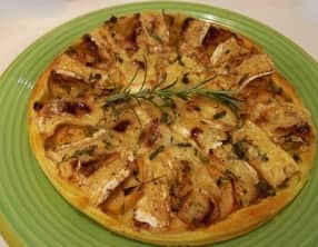 Tarte au camembert, miel de châtaignier et aux pommes