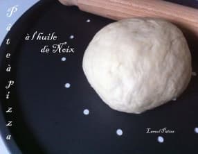 Pâte à pizza à l'huile de noix