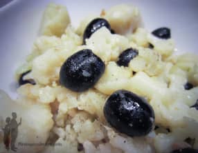 Salade de chou-fleur aux olives noires