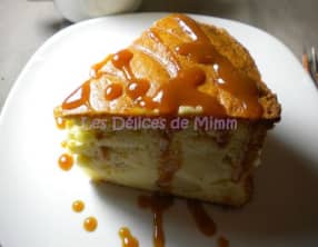 Gâteau aux pommes à la fève tonka et sa sauce caramel au beurre salé