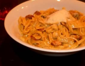 Pâtes au curry et au knackis