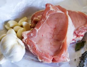 Manchonner une côte de veau ou de porc