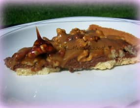Tarte chocolat noix et noix de pécan sauce au caramel