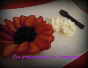 Tartelette aux fruits rouges sur lit de lemon curd