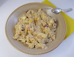 Porridge pommes, dattes, amandes et graines de chia