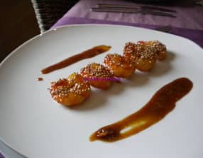 Brochettes de scampis au caramel d'oranges