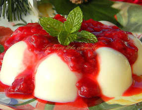 Panna cotta au chocolat blanc et coulis de framboises