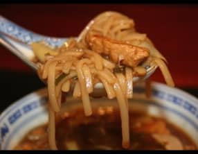 Soupe de poulet aux saveurs du soleil levant