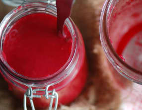 Soupe rose, betteraves et fromage de chèvre