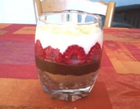 Choco-spéculoos au fromage blanc et framboises en verrine