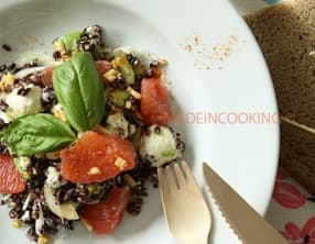 Salade de riz vénéré au pamplemousse et à l'avocat