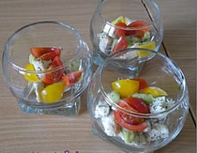 Verrines poulet, guacamole et tomates