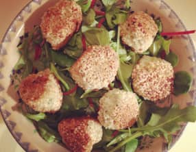 Boulettes au poulet et à la menthe et au sésame