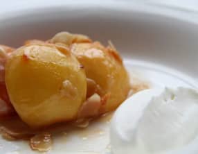 Wok de pêches jaunes aux amandes effilées et au miel