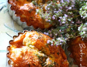 Petites tartelettes au thon, chèvre frais et aneth